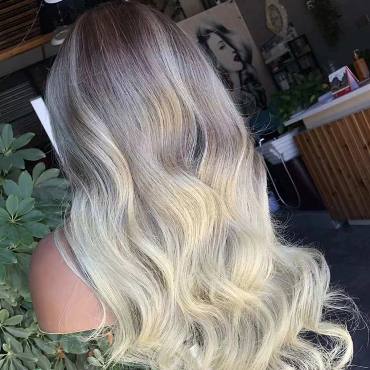 HD Luxus-Perücke.  Vanilla Blonde Highlights